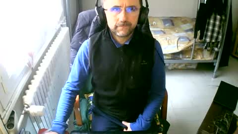 Snapshot of lokoum39 chatting on 02/12/25, 12:12 lokoum39 online show from 02/12/25, 12:12