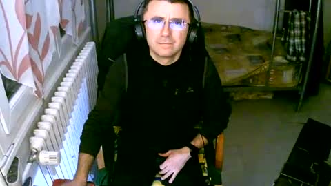 Snapshot of lokoum39 chatting on 02/15/25, 07:06 lokoum39 online show from 02/15/25, 07:06