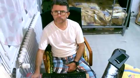 Snapshot of lokoum39 chatting on 09/14/25, 06:29 lokoum39 online show from 09/14/25, 06:29