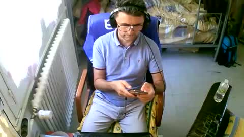 Snapshot of lokoum39 chatting on 09/19/25, 12:39 lokoum39 online show from 09/19/25, 12:39