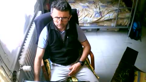 Snapshot of lokoum39 chatting on 09/21/25, 10:28 lokoum39 online show from 09/21/25, 10:28