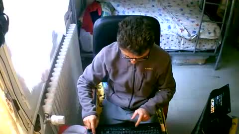 Snapshot of lokoum39 chatting on 10/15/25, 08:25 lokoum39 online show from 10/15/25, 08:25