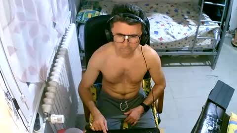 Snapshot of lokoum39 chatting on 10/19/25, 06:41 lokoum39 online show from 10/19/25, 06:41