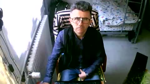 Snapshot of lokoum39 chatting on 11/09/25, 11:52 lokoum39 online show from 11/09/25, 11:52