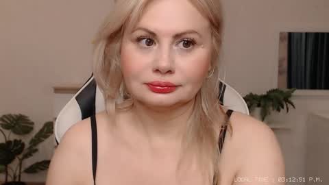  Lola  online show from 10/07/25, 10:12