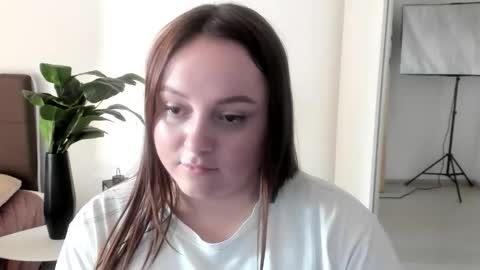 lola_berry22 online show from 05/15/26, 04:47