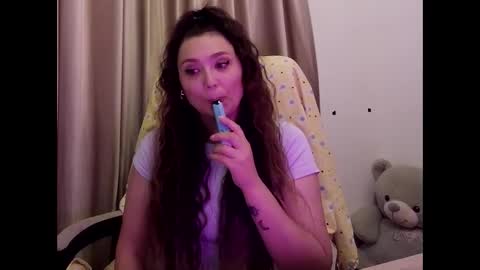 Snapshot of lola_creolla chatting on 05/27/26, 11:29 lola online show from 05/27/26, 11:29