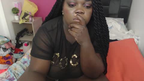 Snapshot of lola_honney chatting on 01/17/25, 02:08 lola_honney online show from 01/17/25, 02:08