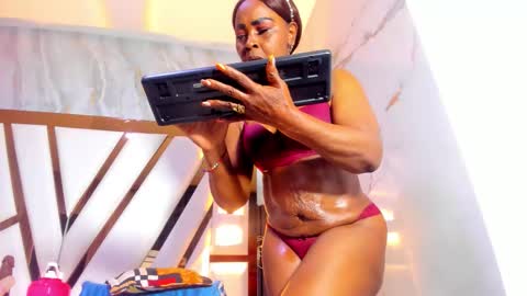 Lola online show from 11/09/25, 12:03