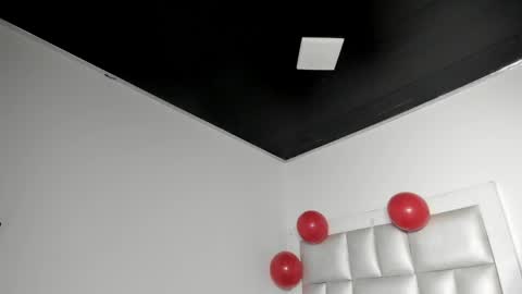 lola_js online show from 04/24/26, 11:56