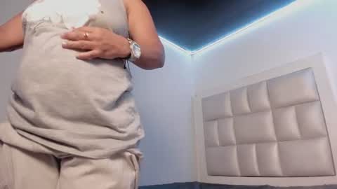 lola_js online show from 07/27/26, 12:01