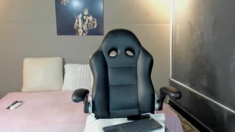 lola red online show from 02/28/26, 11:50