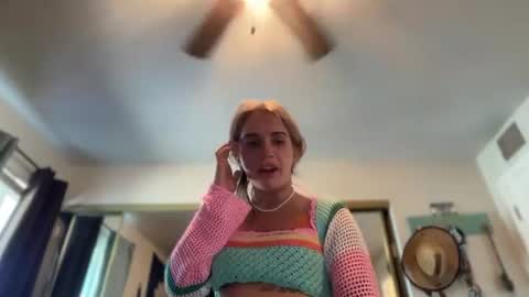 Snapshot of lolaa555 chatting on 06/21/26, 03:25 lolaa555 online show from 06/21/26, 03:25