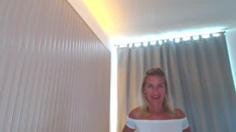 Snapshot of lolaaelita chatting on 12/04/24, 06:55 Lola online show from 12/04/24, 06:55