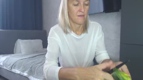 Snapshot of lolaaelita chatting on 10/06/25, 06:44 Lola online show from 10/06/25, 06:44