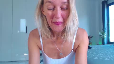 Snapshot of lolaaelita chatting on 01/11/26, 01:43 Lola online show from 01/11/26, 01:43