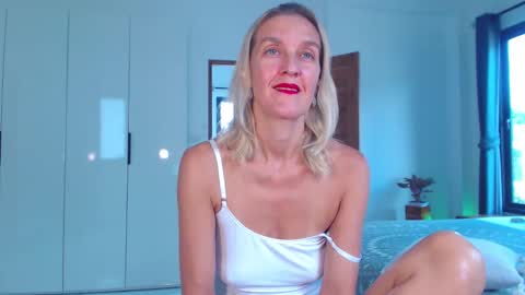 Lola online show from 02/03/26, 06:00