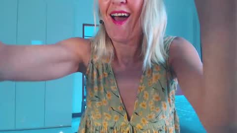 Lola online show from 04/13/26, 04:51