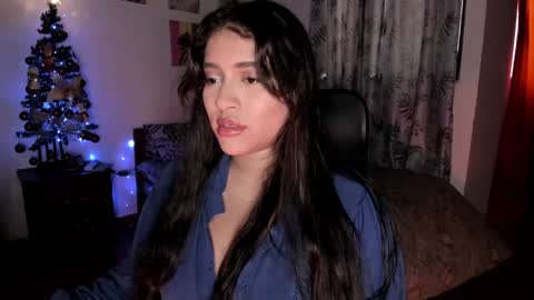 lolaasmith_21 online show from 12/19/24, 10:00