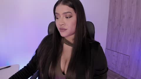 lolaasmith_21 online show from 01/18/25, 09:13