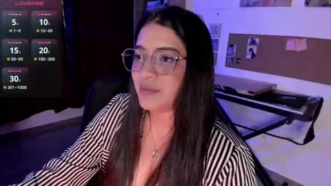 lolaasmith_21 online show from 10/11/25, 12:10