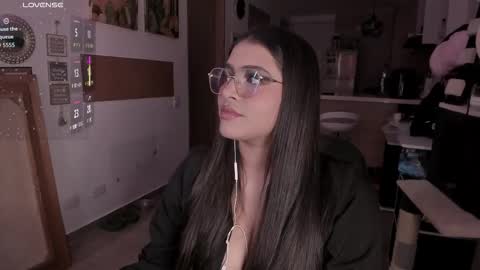 lolaasmith_21 online show from 11/20/25, 08:08