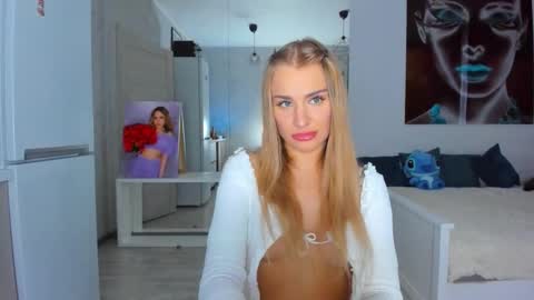 lolabani675452 online show from 10/12/25, 12:37