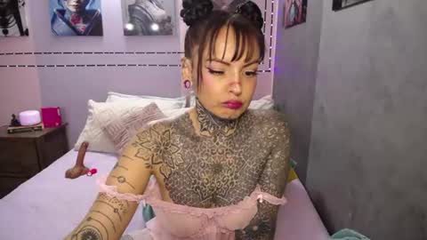 Lola online show from 07/10/26, 09:06