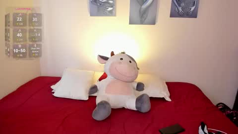 Lola online show from 11/10/25, 05:23