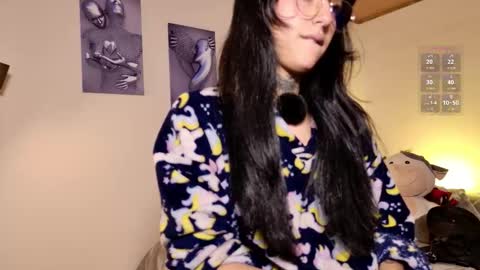 Lola online show from 12/01/25, 02:44