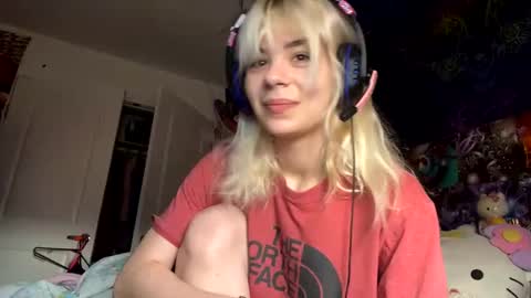 Snapshot of lolalixx6969 chatting on 12/06/24, 10:30 Lola Lixx online show from 12/06/24, 10:30