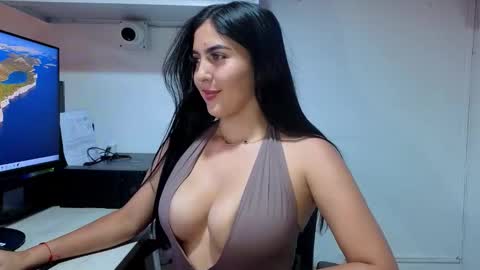 lolalola_12 online show from 11/07/25, 10:10