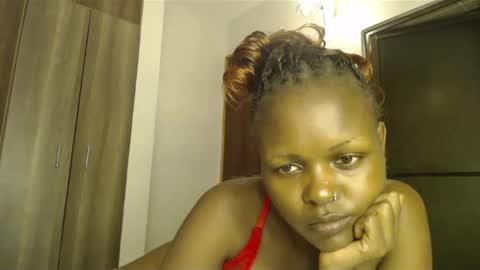 Snapshot of lolamia7 chatting on 02/16/25, 06:32 lolamia7 online show from 02/16/25, 06:32