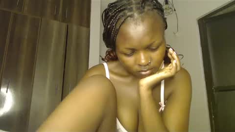 Snapshot of lolamia7 chatting on 02/22/25, 05:34 lolamia7 online show from 02/22/25, 05:34