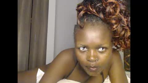 Snapshot of lolamia7 chatting on 02/25/25, 01:50 lolamia7 online show from 02/25/25, 01:50