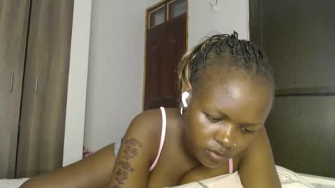 Snapshot of lolamia7 chatting on 03/09/25, 12:20 lolamia7 online show from 03/09/25, 12:20