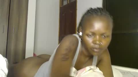 Snapshot of lolamia7 chatting on 03/09/25, 03:27 lolamia7 online show from 03/09/25, 03:27