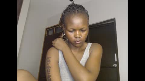 Snapshot of lolamia7 chatting on 03/10/25, 04:07 lolamia7 online show from 03/10/25, 04:07