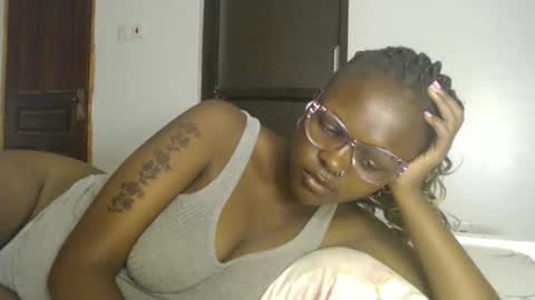 Snapshot of lolamia7 chatting on 03/10/25, 07:10 lolamia7 online show from 03/10/25, 07:10