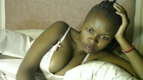 Snapshot of lolamia7 chatting on 09/28/25, 07:25 lolamia7 online show from 09/28/25, 07:25