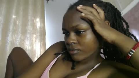 Snapshot of lolamia7 chatting on 10/14/25, 05:08 lolamia7 online show from 10/14/25, 05:08