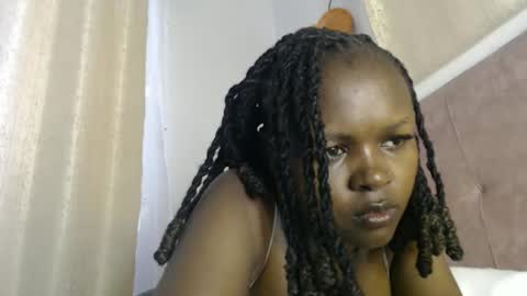 Snapshot of lolamia7 chatting on 11/06/25, 08:04 lolamia7 online show from 11/06/25, 08:04