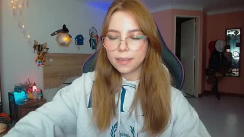 Snapshot of lolaverse chatting on 02/08/26, 06:11 Lola doll online show from 02/08/26, 06:11