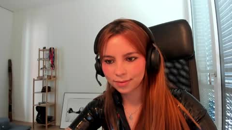 Snapshot of lolaverse chatting on 04/25/26, 08:28 Lola doll online show from 04/25/26, 08:28