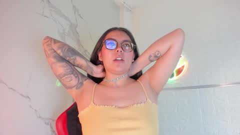 Snapshot of lolaxxxperiience chatting on 10/22/25, 11:32 Lola online show from 10/22/25, 11:32