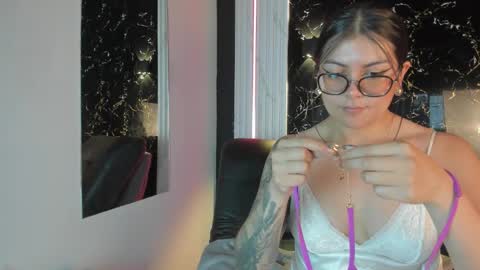 Snapshot of lolaxxxperiience chatting on 10/23/25, 11:31 Lola online show from 10/23/25, 11:31