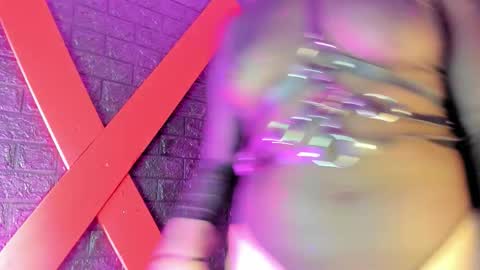 Lola online show from 12/19/25, 11:28