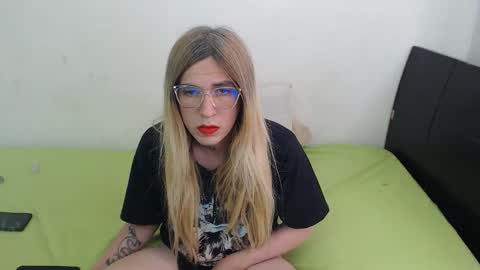 Snapshot of lolitabauer2 chatting on 10/05/25, 03:21 Sascha Bauer online show from 10/05/25, 03:21