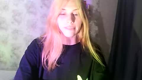 LollaLaKiss online show from 09/23/25, 02:20