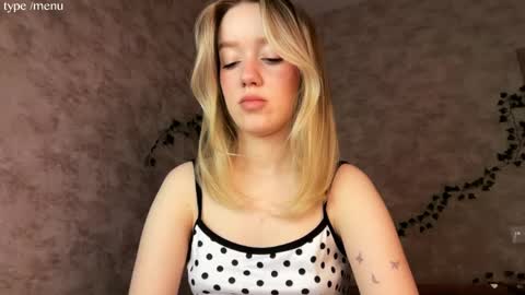 Mia online show from 04/06/26, 05:08